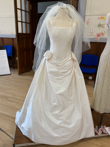 2000 wedding dress